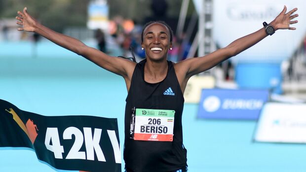 Amane Beriso Shankule beim Valencia-Marathon 2022