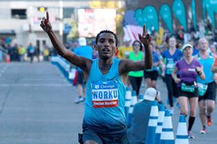 Bazu Worku gewinnt den Houston-Marathon.