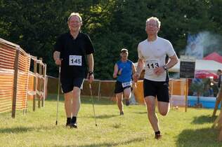 Benefizlauf Külsheimer Trail Run: Teilnehmer beim Zieleinlauf