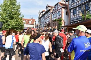 Brüder-Grimm-Lauf: Start der 4. Etappe vor malerischer Kulisse
