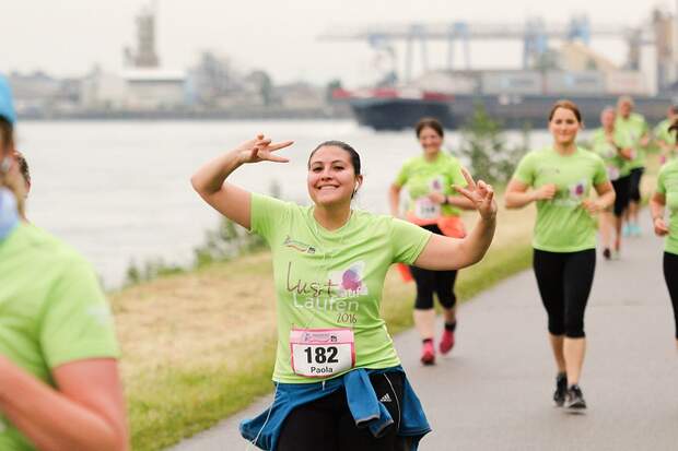 Der Frauenlauf in Ludwigshafen geht direkt am Ufer des Rheins entlang 2