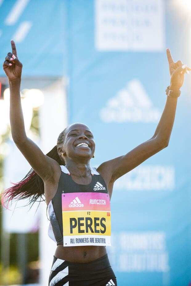 Die Kenianerin Peres Jepchirchir stellte in Prag mit 65:34 Minuten einen „Women Only World Record“ im Halbmarathon auf, also einen Weltrekord in einem reinen Frauenrennen.