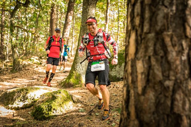 Die vielen An- und Abstiege beim Pfalztrail verlangen selbst routinierten Läufern alles ab, entschädigen aber mit eindrucksvollen Aussichten.