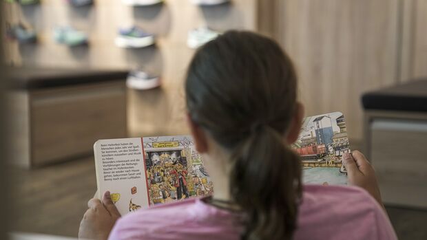 Durchdacht: Eine Leseecke für Kinder macht den Einkauf für Groß und Klein angenehm.