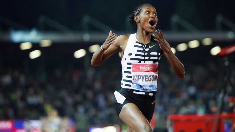 Faith Kipyegon Bricht 1.500-m-Weltrekord | RUNNER'S WORLD