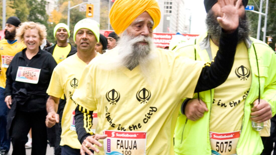 Fauja Singh (100) finisht Toronto-Marathon