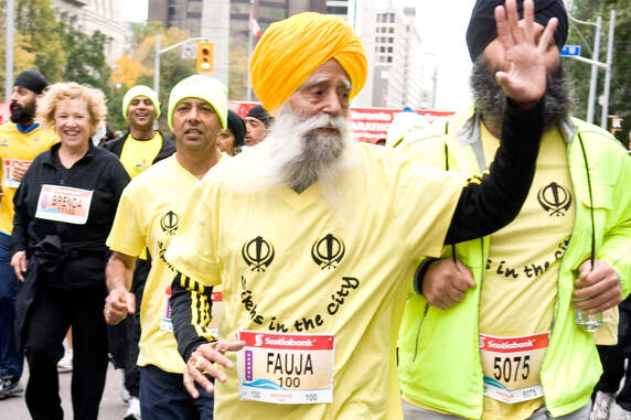 Fauja Singh (100) finisht Toronto-Marathon