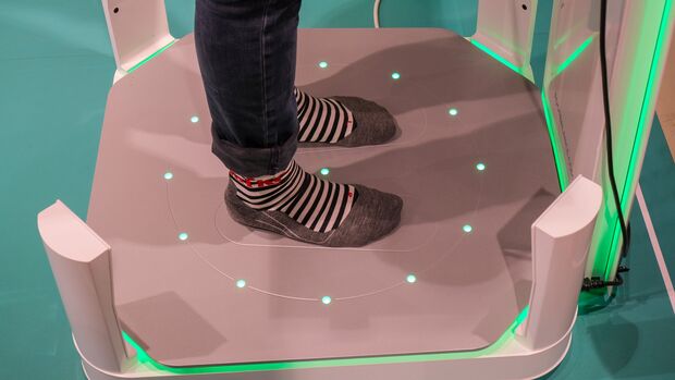 Fuß-Scan: Auf dem 3D-Scanner wird die Anatomie der Füße genau vermessen.
