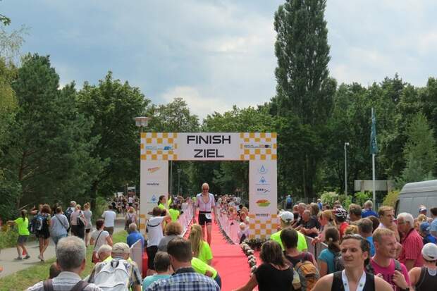 Im Ziel des Berlin Triathlon XL