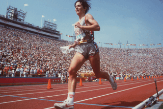 Joan Benoit bei ihrem historischen Olympia-Marathon-Sieg 1984