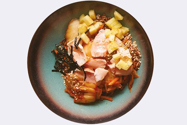 Lachs mit Kimchi auf rotem Reis Rezept Bild