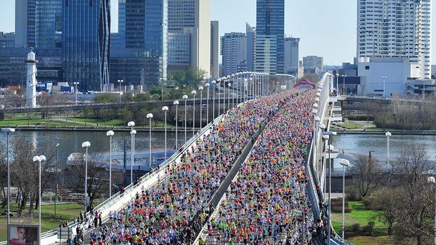 Läuferfeld beim Wien-Marathon aus der Vogelperspektive