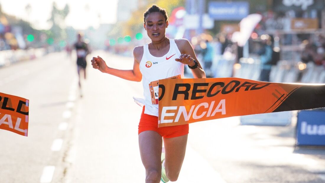 Letesenbet Gidey bei ihrem Halbmarathon-Weltrekord in Valencia
