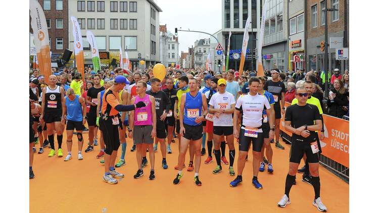Uber 4 000 Teilnehmer Laufen In Lubeck Runner S World