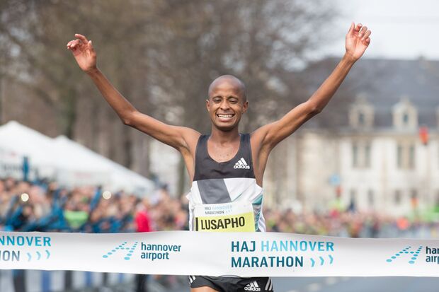 Lusapho April beim Hannover-Marathon