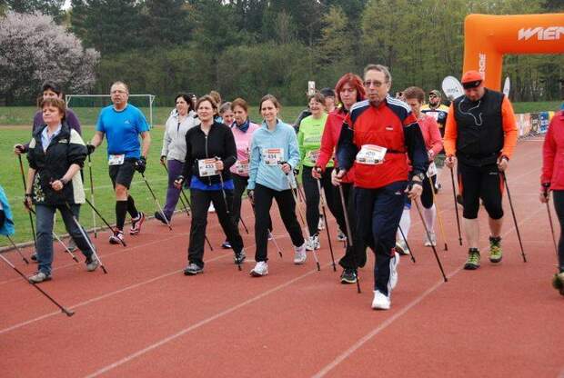 Start der Nordic Walker beim Bisamberglauf