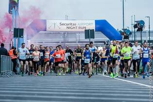 Start zum Airport-Night-Run in Berlin
