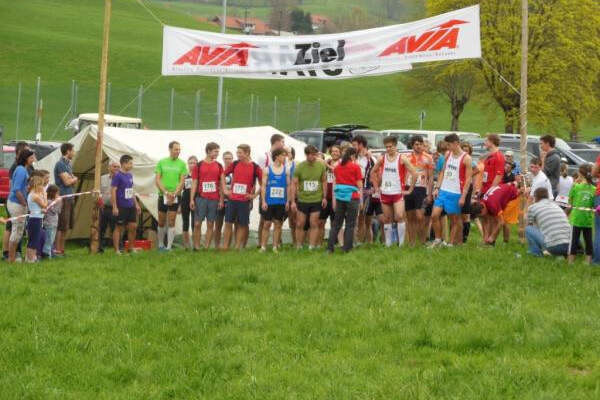 Start zum Simmerberger Frühjahrswaldlauf