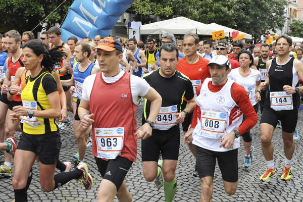 Start zum Südtiroler Frühlings-Halbmarathon Meran-Algund