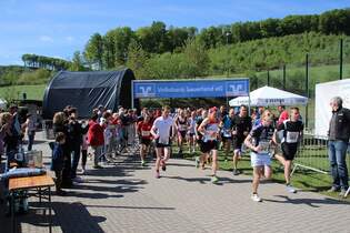 Start zum Volkslauf um den Allendorfer Bahnhof