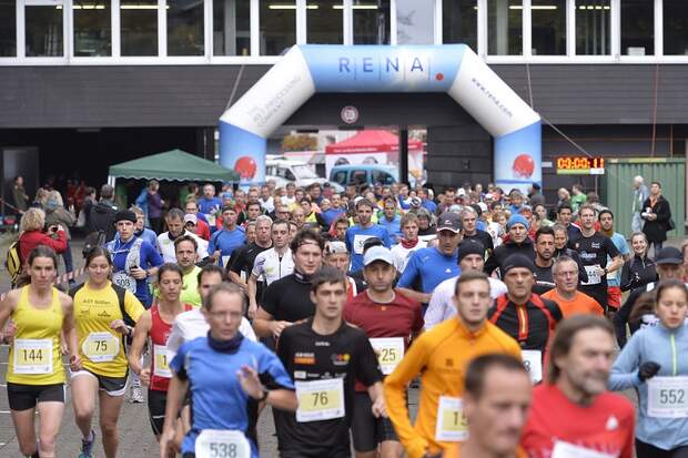 Start zum WING-Halbmarathon in Furtwangen