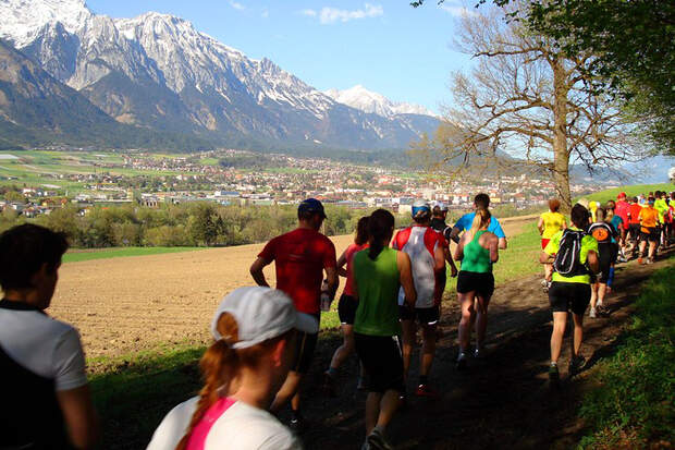 Tiroler Abenteuerlauf Hall Gebirgskulisse