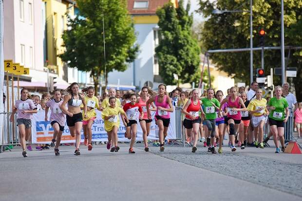 Traunreuter Stadtlauf: Start zum Schüler-Staffellauf