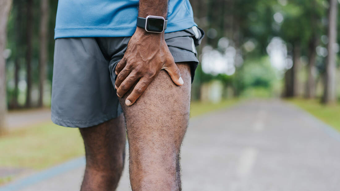 Jogging avec des muscles endoloris