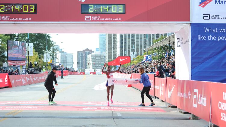 Brigid Kosgei bricht Paula Radcliffes Marathon-Weltrekord
