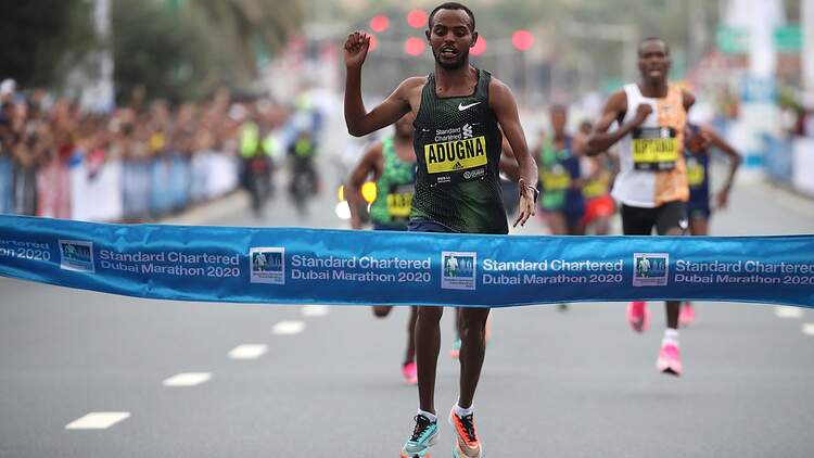Worknesh Degefa rennt in Dubai unter 2:20 Stunden