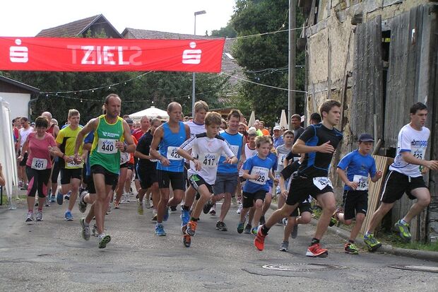 run-and-fun-Lauf Unterginsbach: Start zum 6-km-Lauf